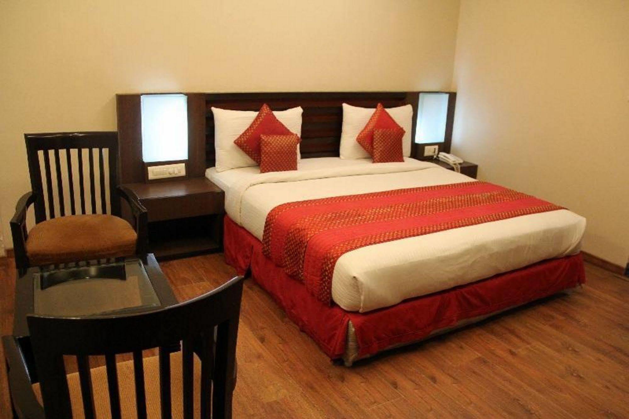 Treebo Premium Relax Inn Patel Nagar 新德里 外观 照片