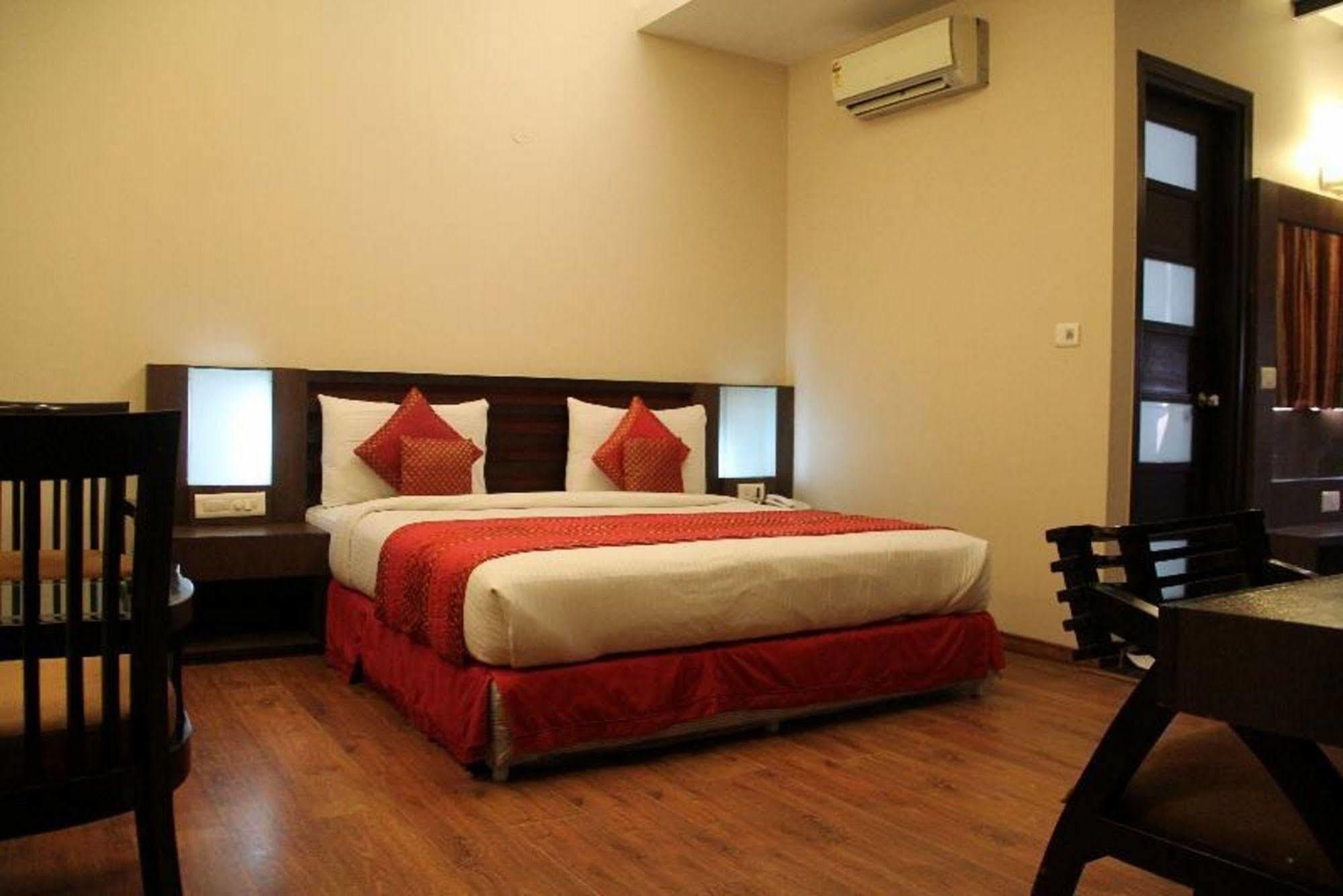 Treebo Premium Relax Inn Patel Nagar 新德里 外观 照片