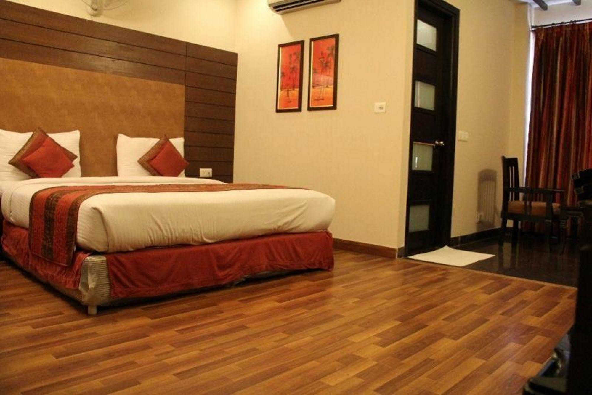 Treebo Premium Relax Inn Patel Nagar 新德里 外观 照片
