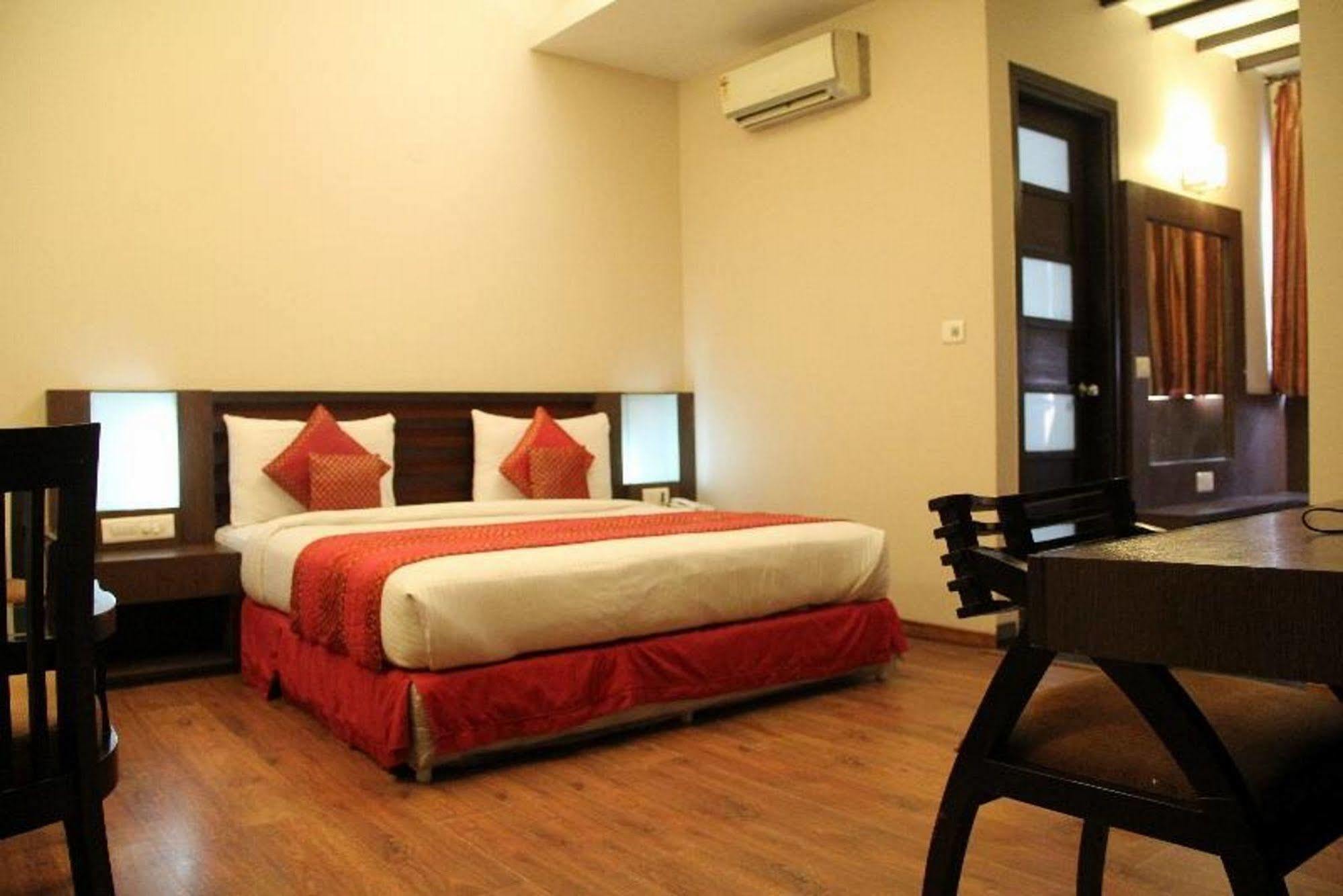 Treebo Premium Relax Inn Patel Nagar 新德里 外观 照片